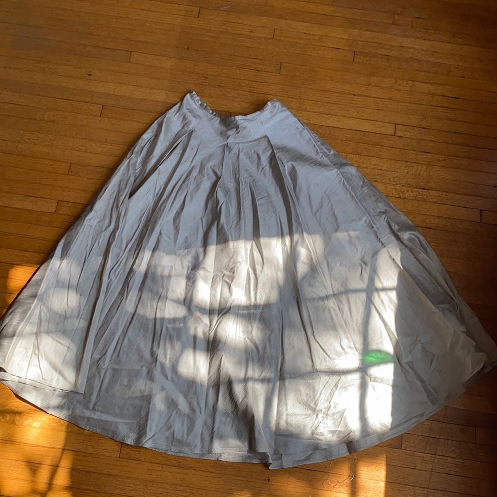 π Silvery Grey Silk Skirt π - Picture 1 of 6